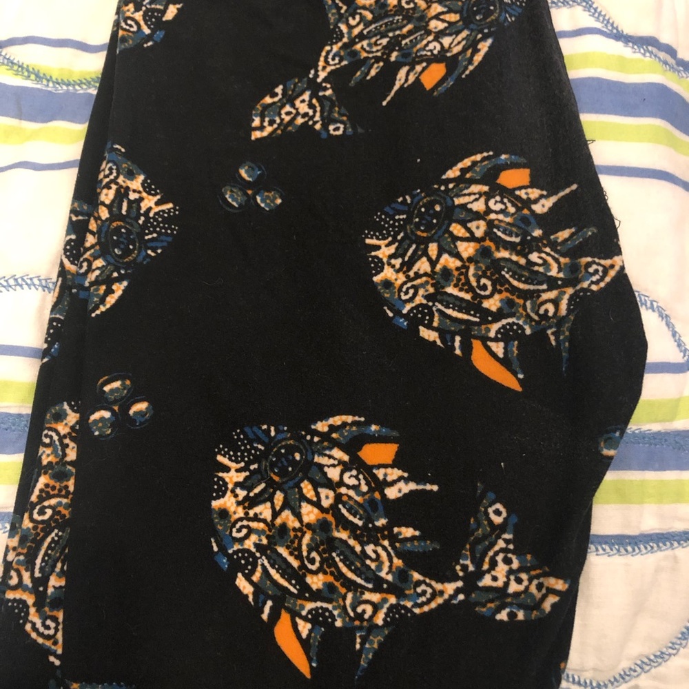 Lularoe New OS Black Fish Leggings